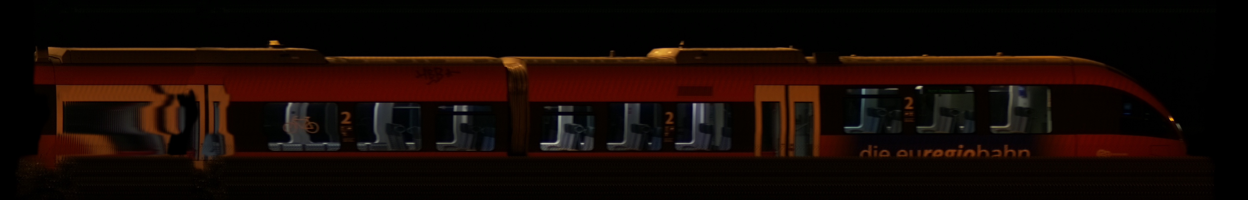 There should be a train photo here :'(