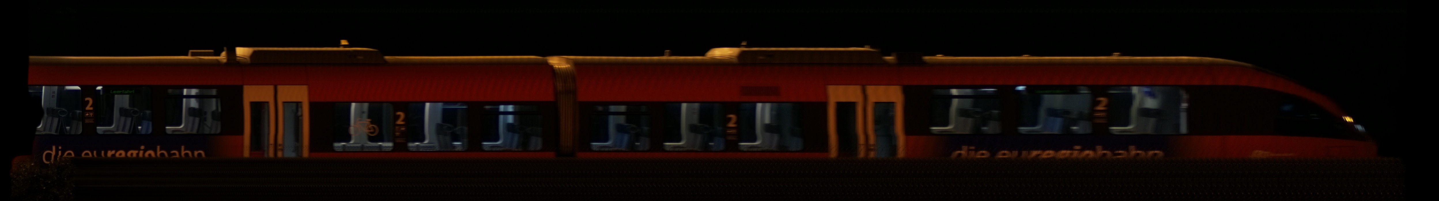 There should be a train photo here :'(