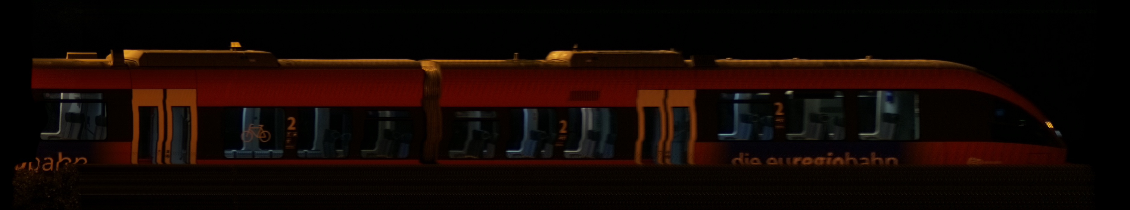 There should be a train photo here :'(