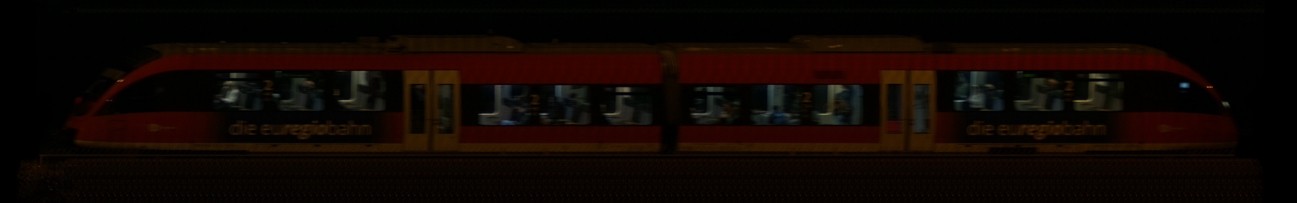 There should be a train photo here :'(