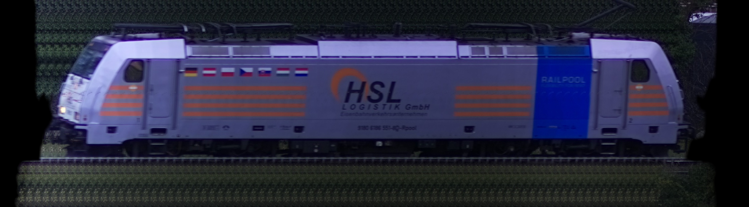 There should be a train photo here :'(