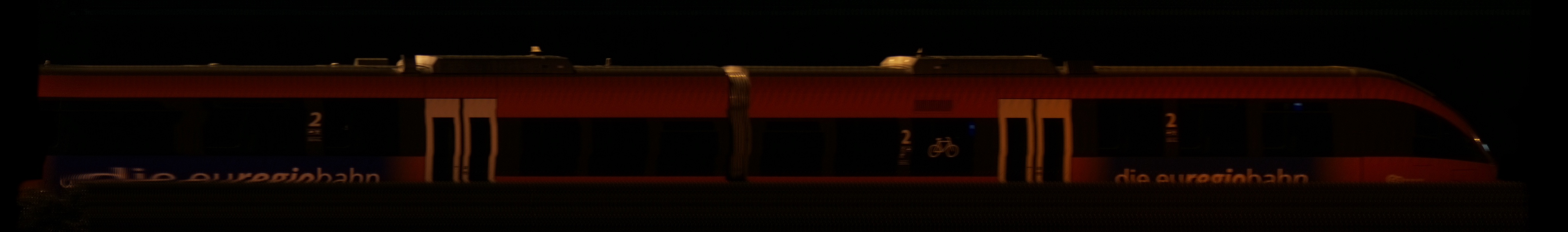 There should be a train photo here :'(