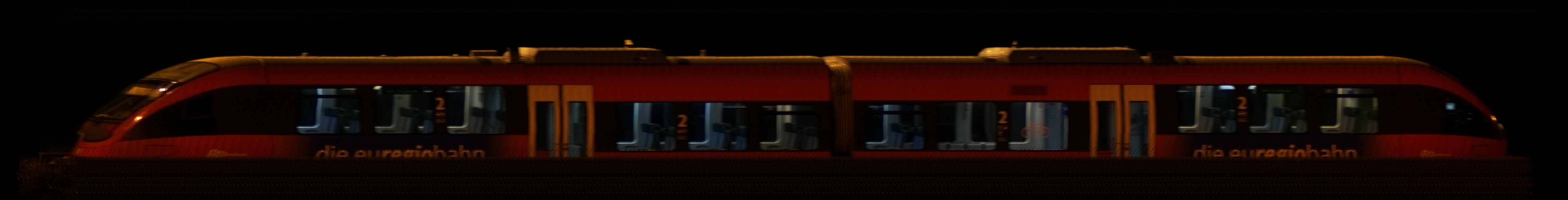 There should be a train photo here :'(