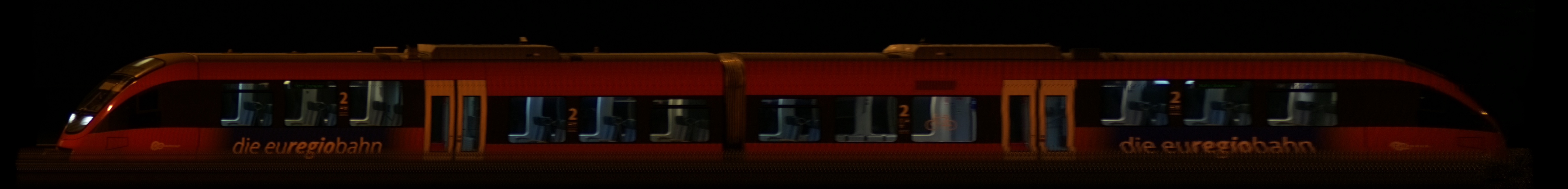 There should be a train photo here :'(