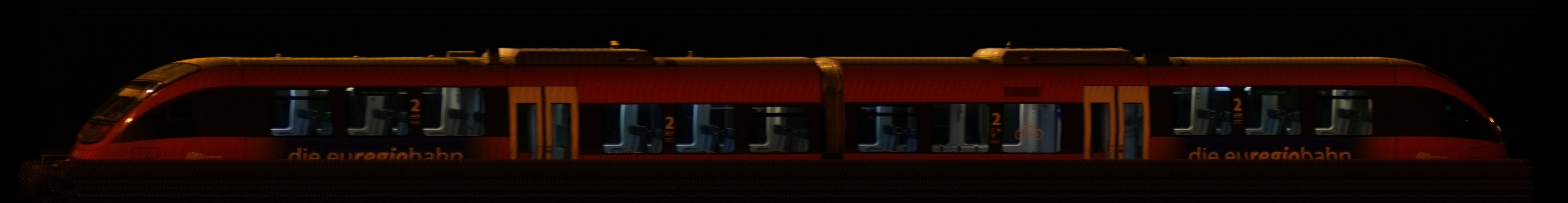 There should be a train photo here :'(