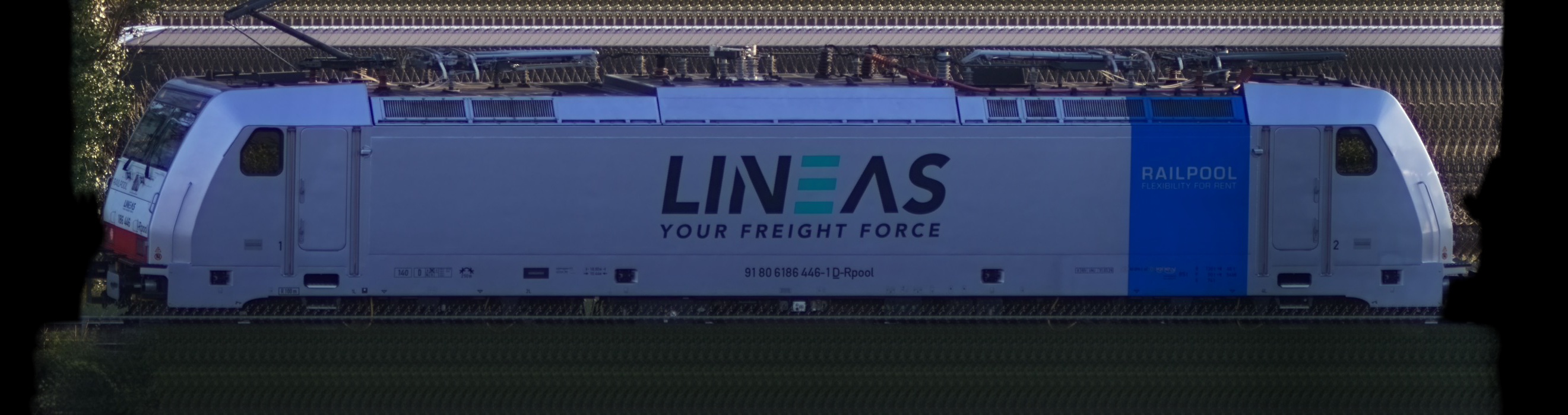 There should be a train photo here :'(