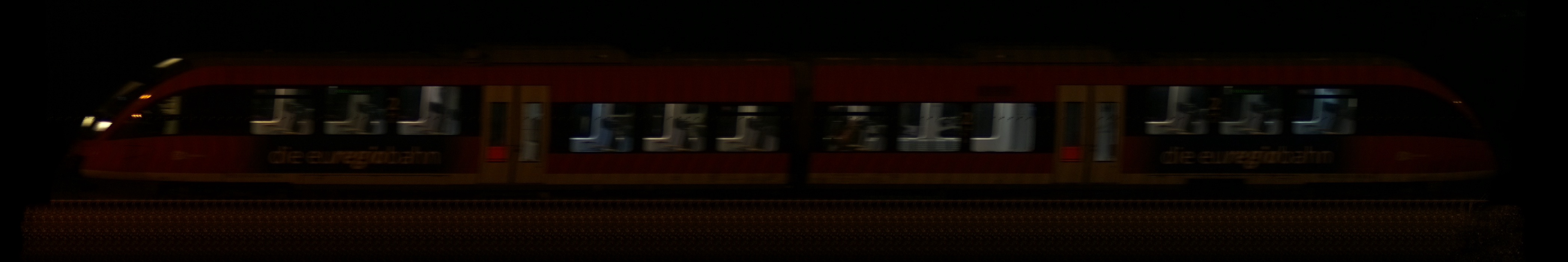 There should be a train photo here :'(