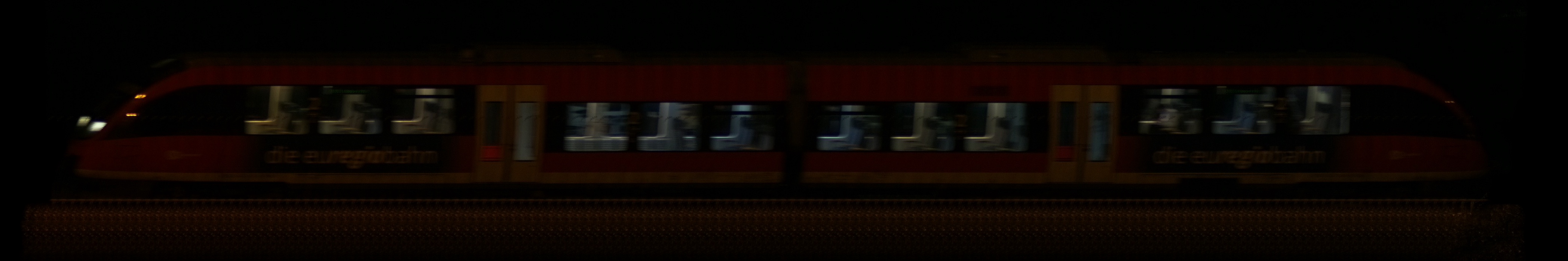 There should be a train photo here :'(