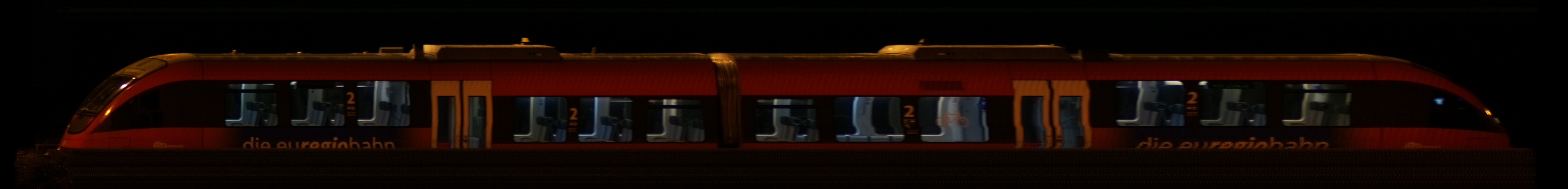 There should be a train photo here :'(