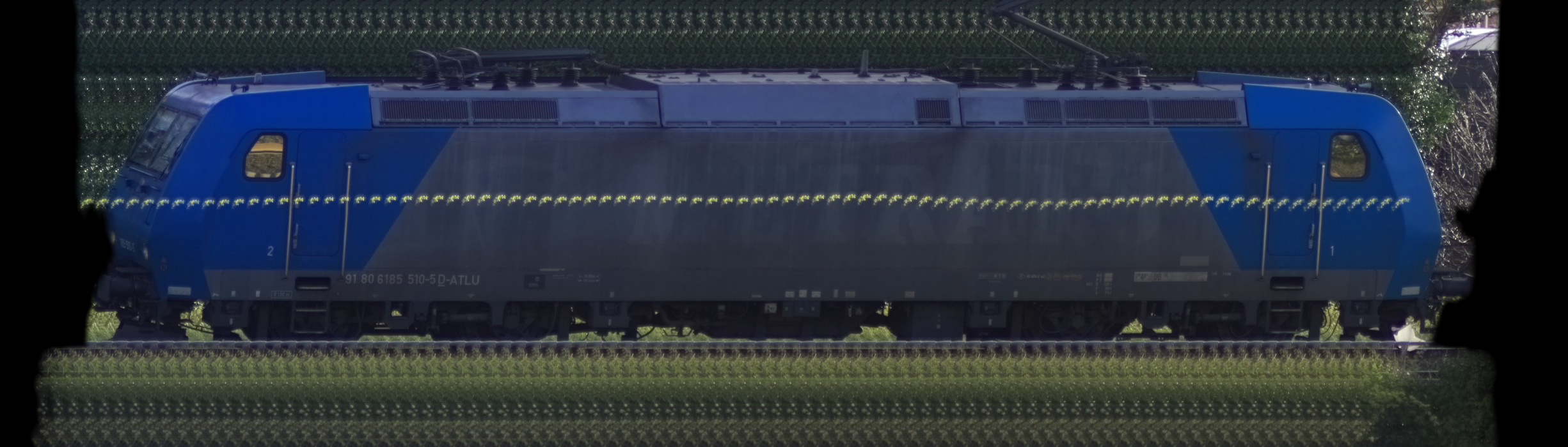 There should be a train photo here :'(