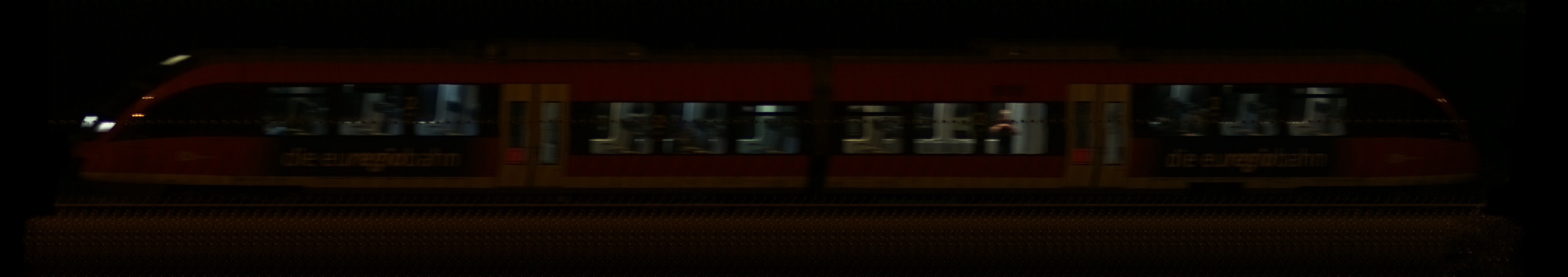 There should be a train photo here :'(