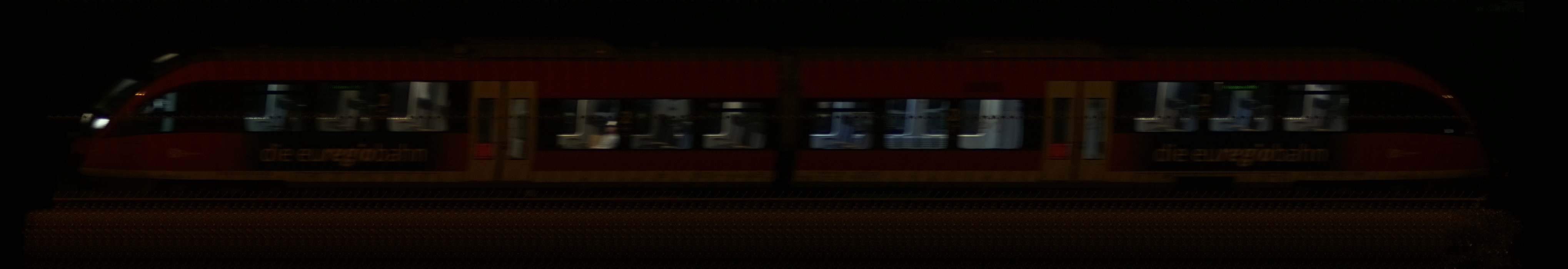 There should be a train photo here :'(