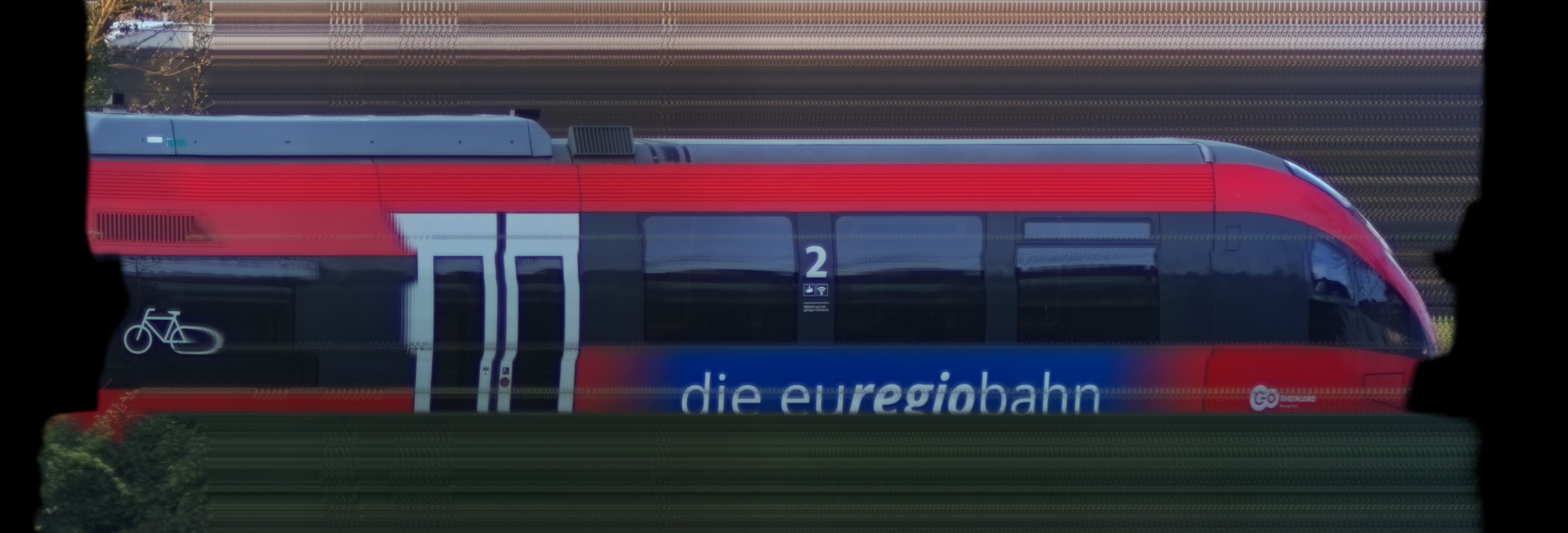 There should be a train photo here :'(