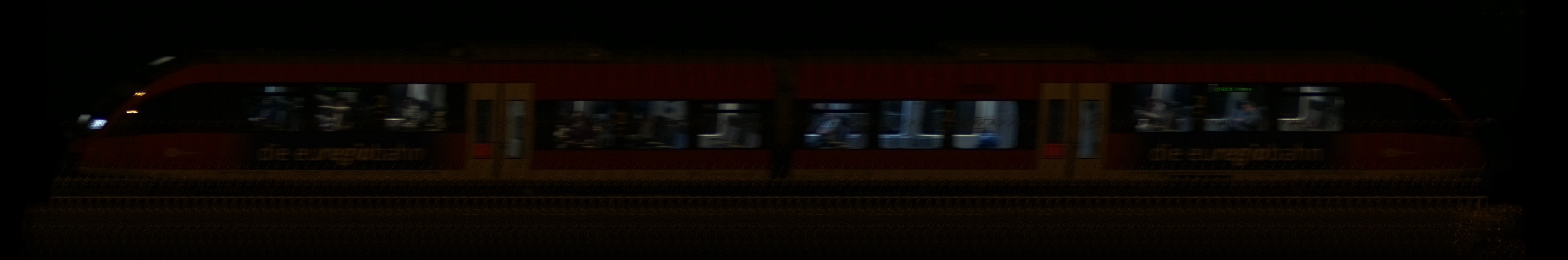 There should be a train photo here :'(