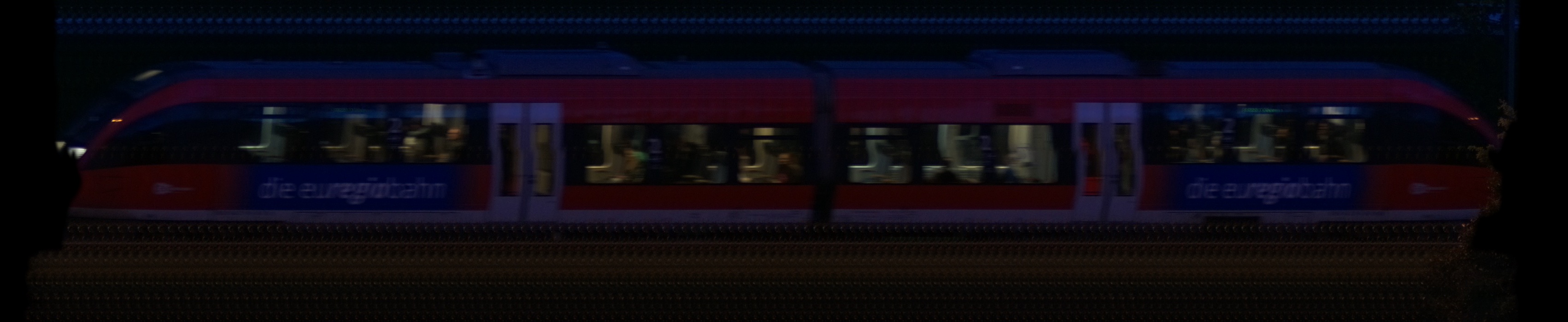There should be a train photo here :'(