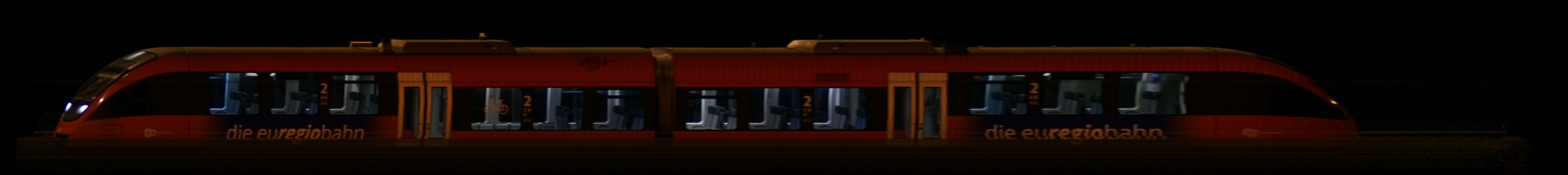 There should be a train photo here :'(