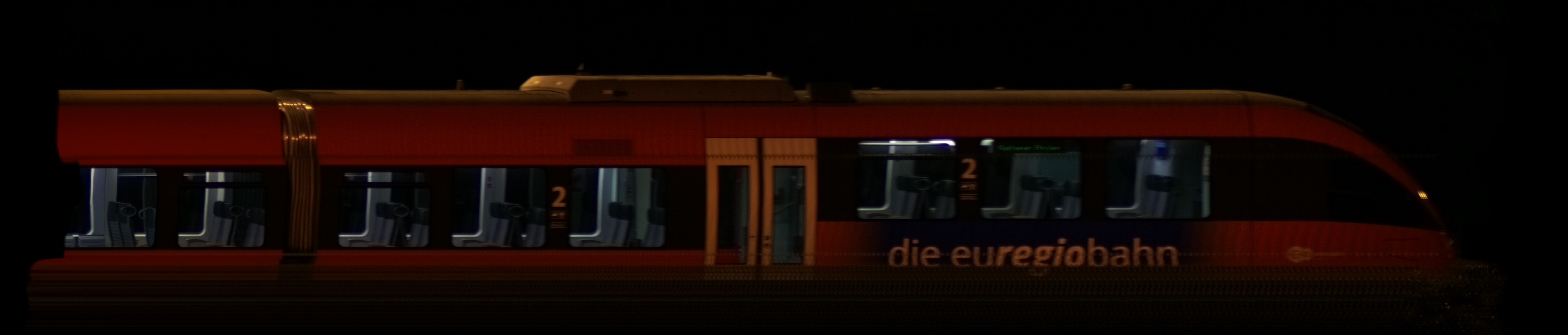 There should be a train photo here :'(