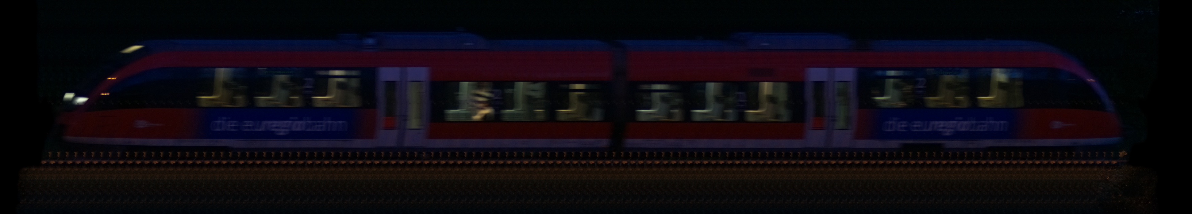 There should be a train photo here :'(