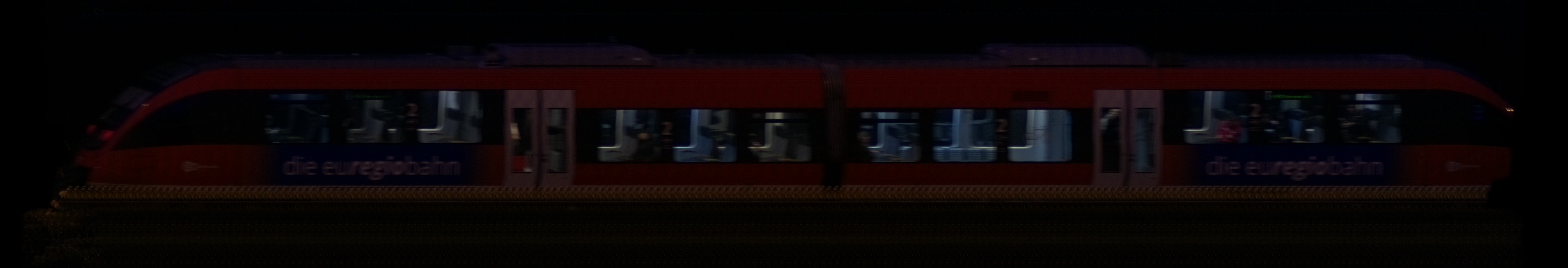 There should be a train photo here :'(