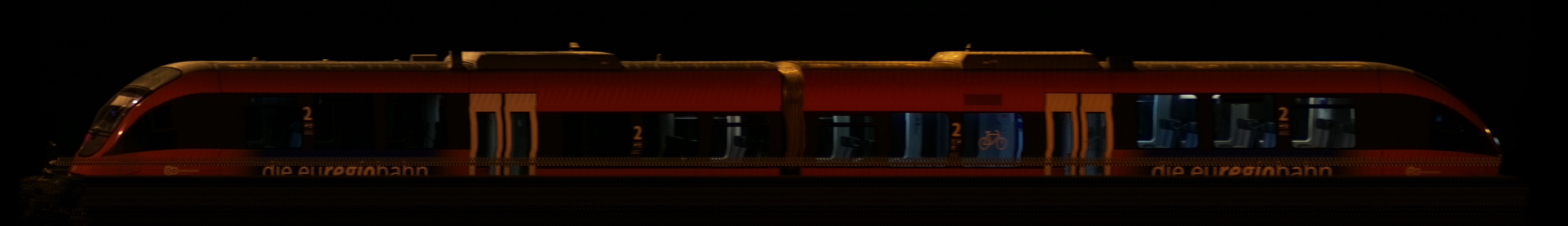 There should be a train photo here :'(