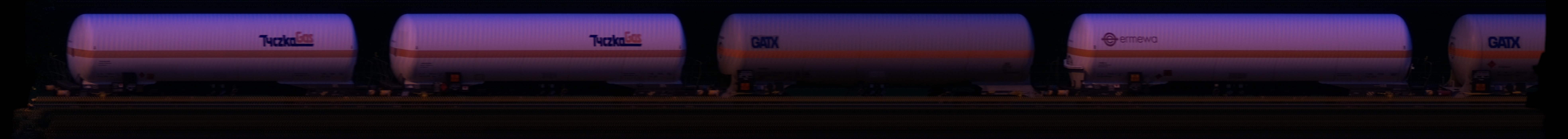 There should be a train photo here :'(