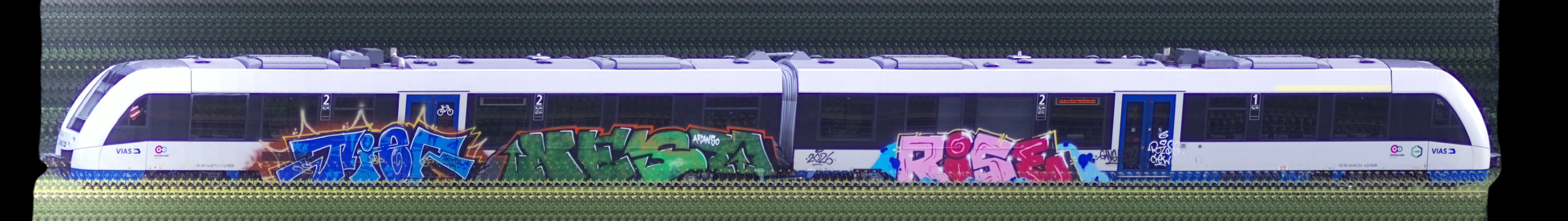 There should be a train photo here :'(