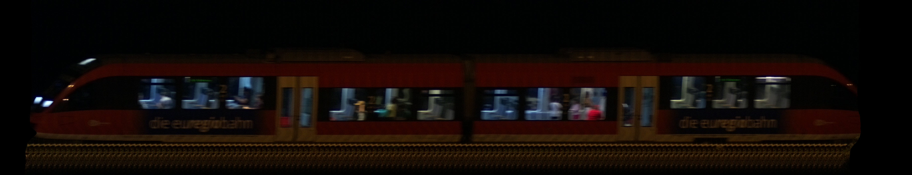 There should be a train photo here :'(