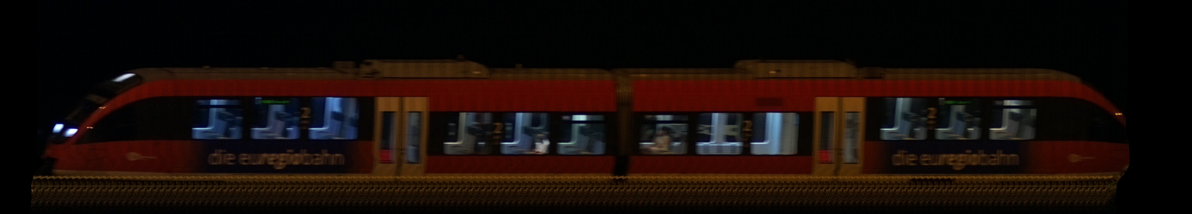 There should be a train photo here :'(