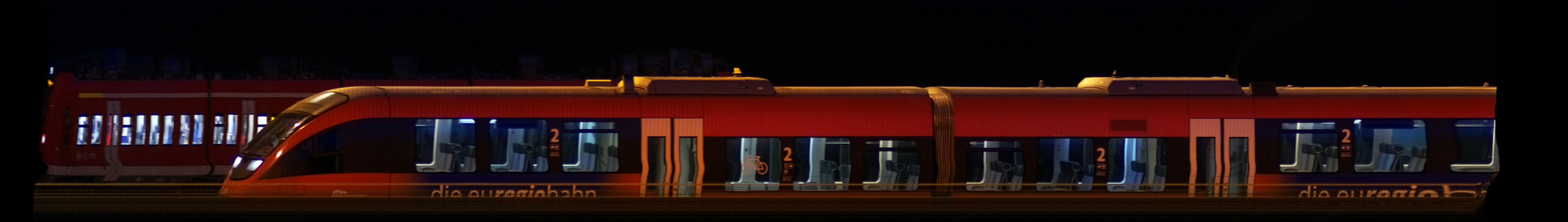 There should be a train photo here :'(