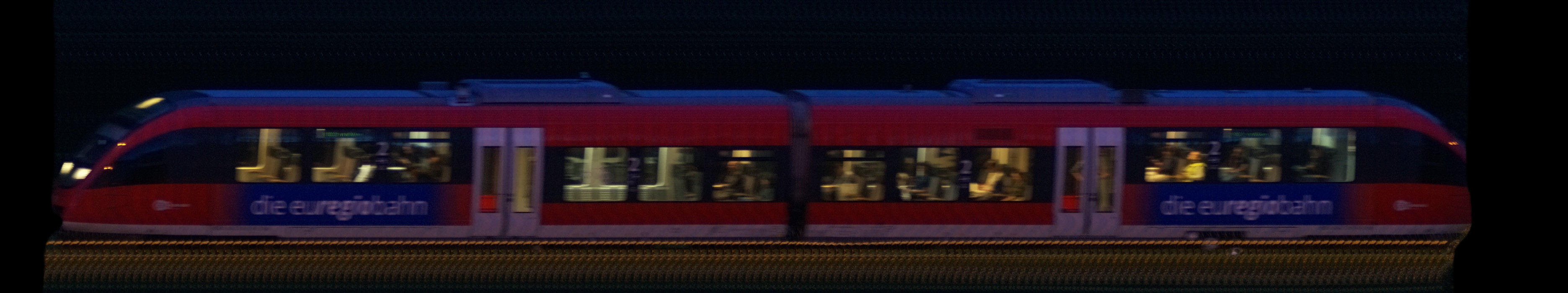 There should be a train photo here :'(