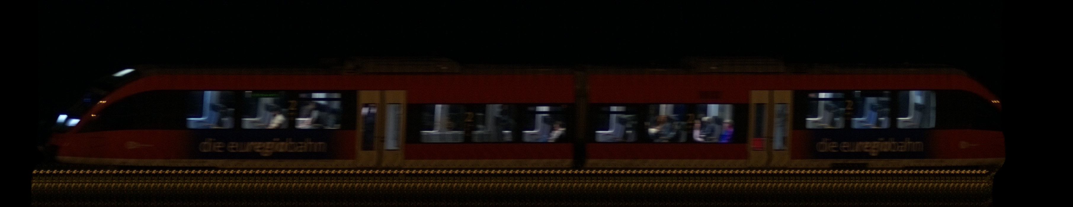 There should be a train photo here :'(