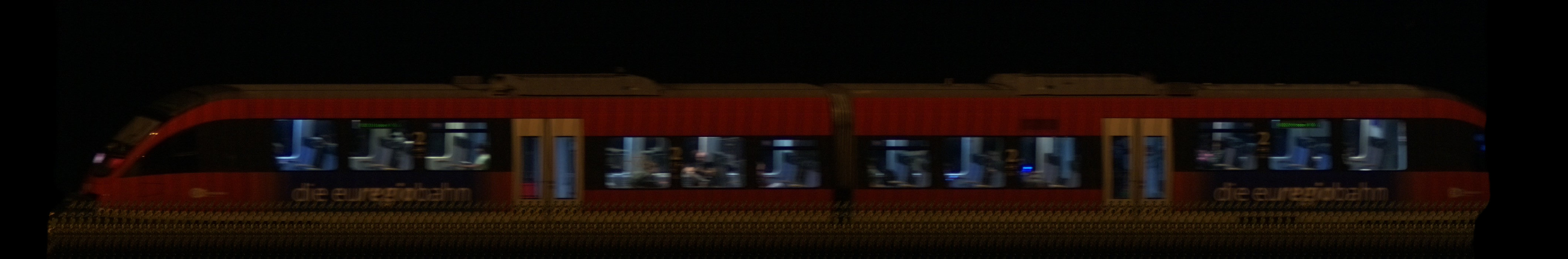 There should be a train photo here :'(