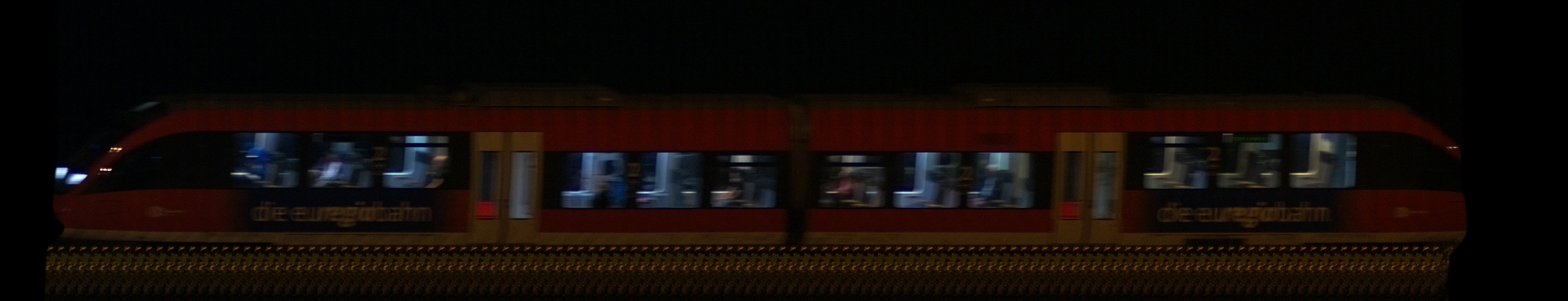 There should be a train photo here :'(