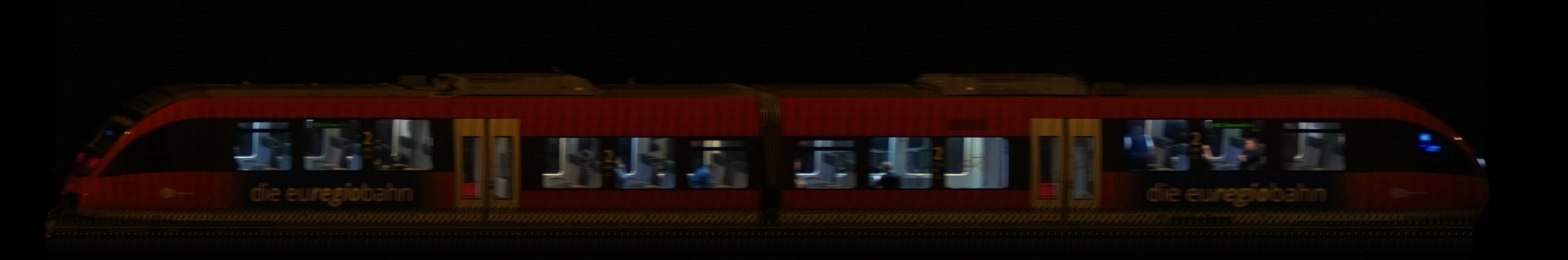 There should be a train photo here :'(