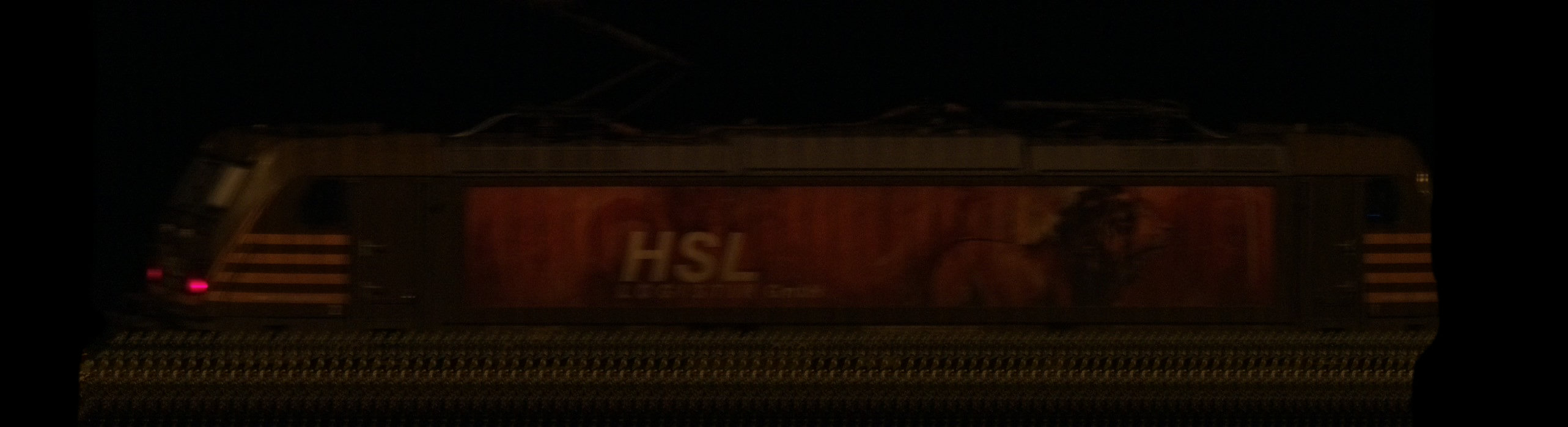 There should be a train photo here :'(