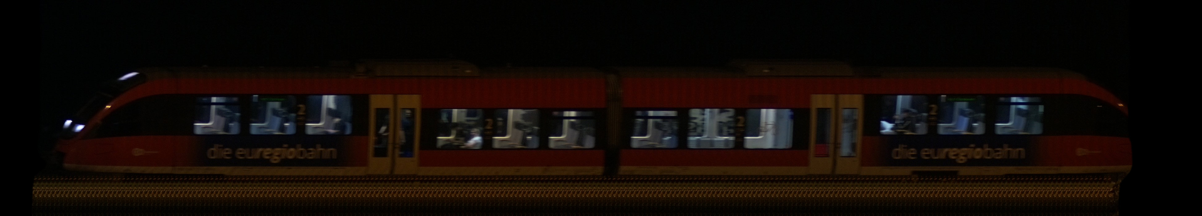 There should be a train photo here :'(