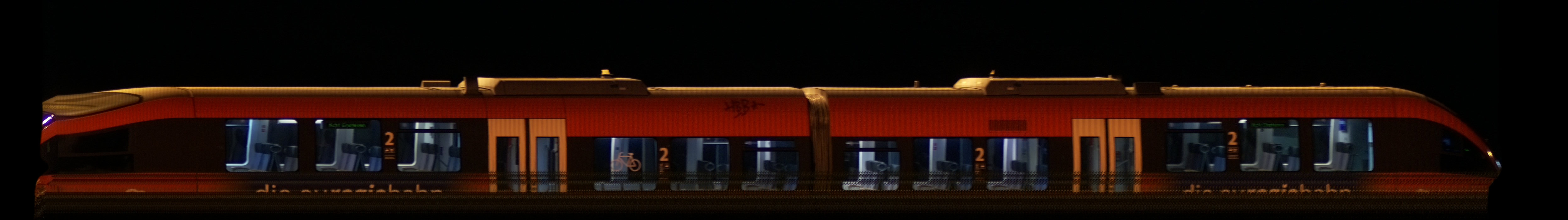 There should be a train photo here :'(