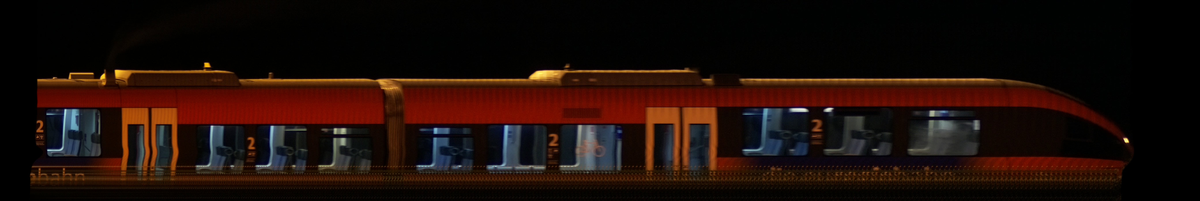 There should be a train photo here :'(
