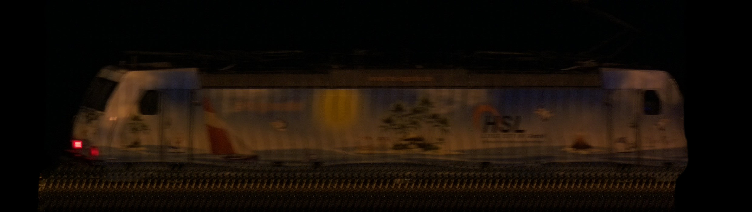 There should be a train photo here :'(