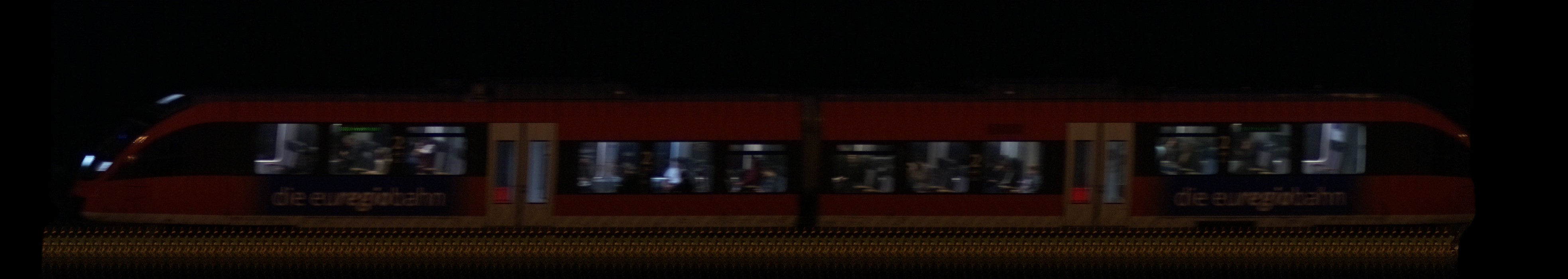 There should be a train photo here :'(