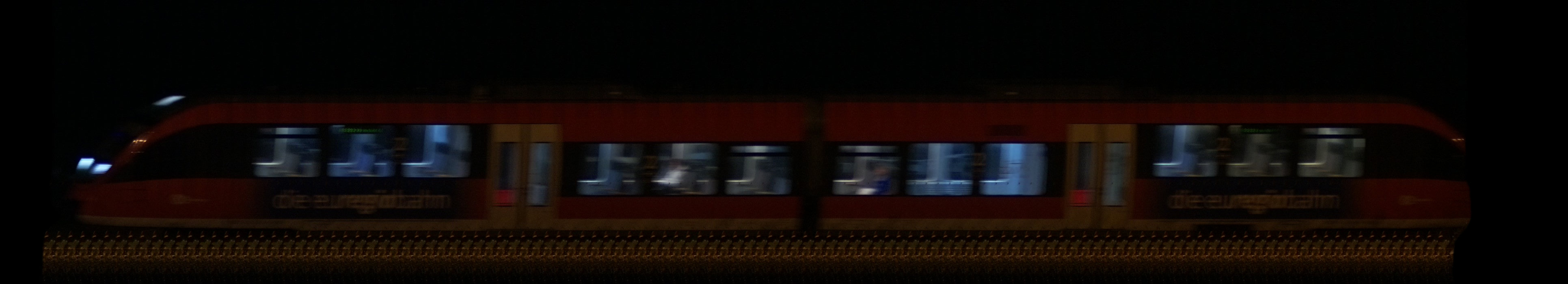 There should be a train photo here :'(