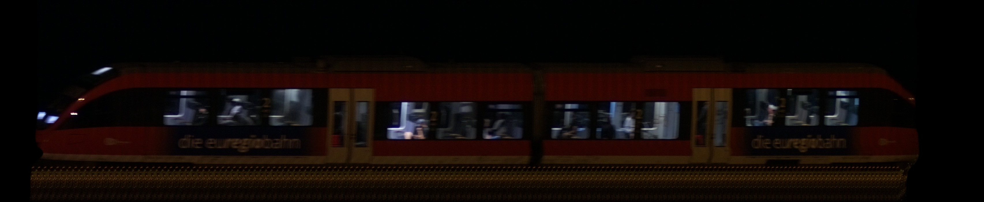 There should be a train photo here :'(