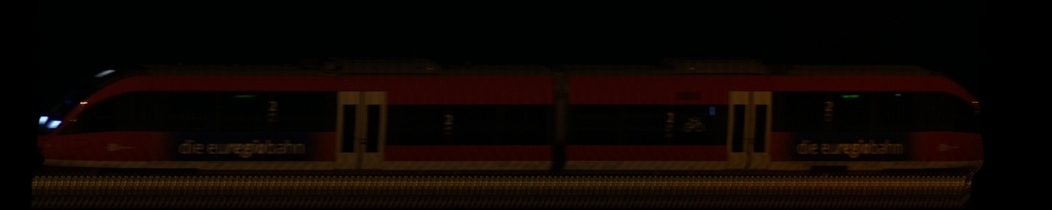 There should be a train photo here :'(