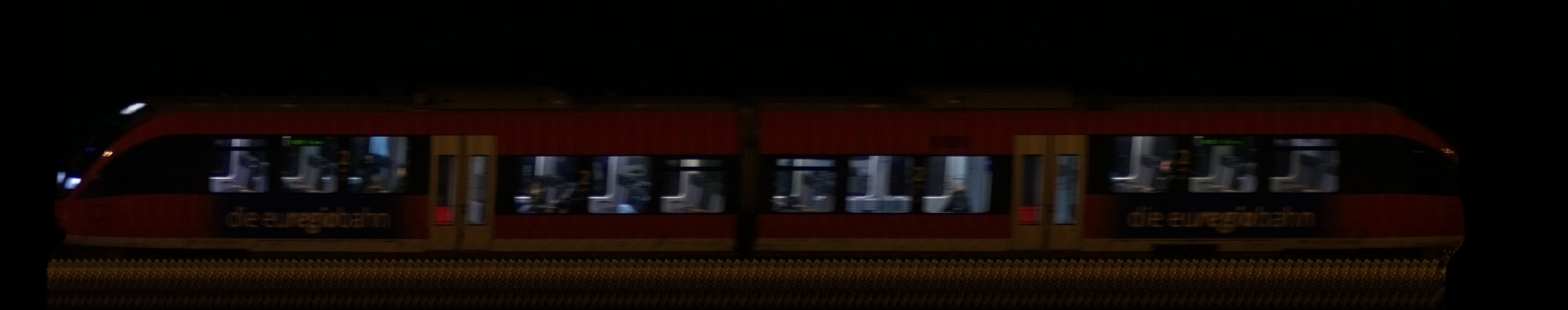 There should be a train photo here :'(