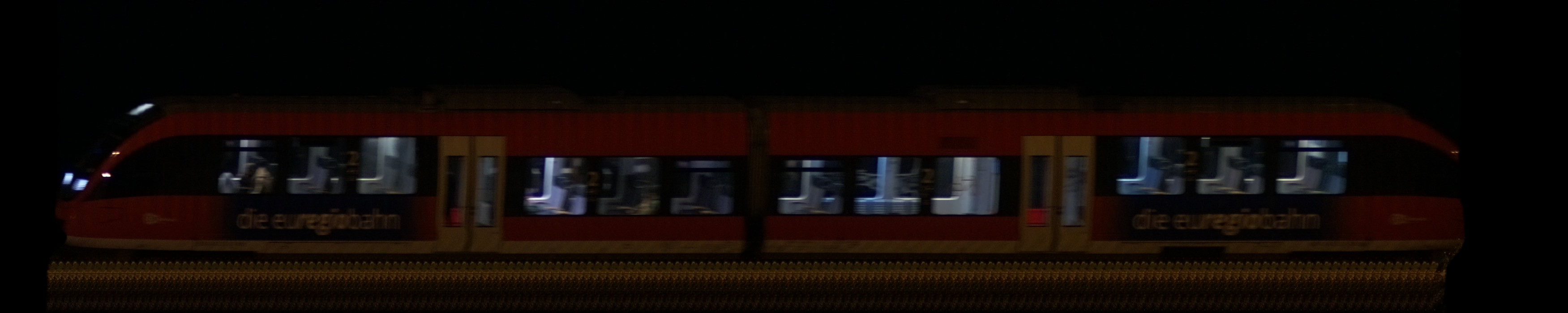 There should be a train photo here :'(