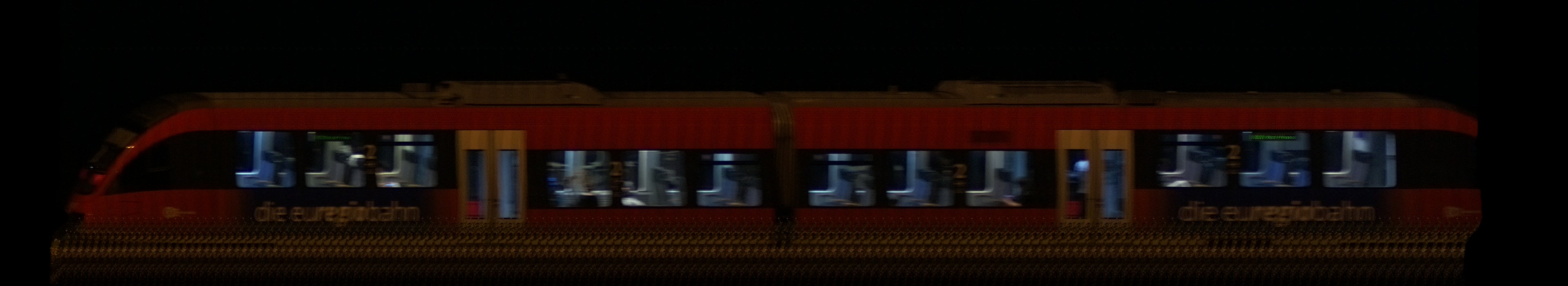 There should be a train photo here :'(