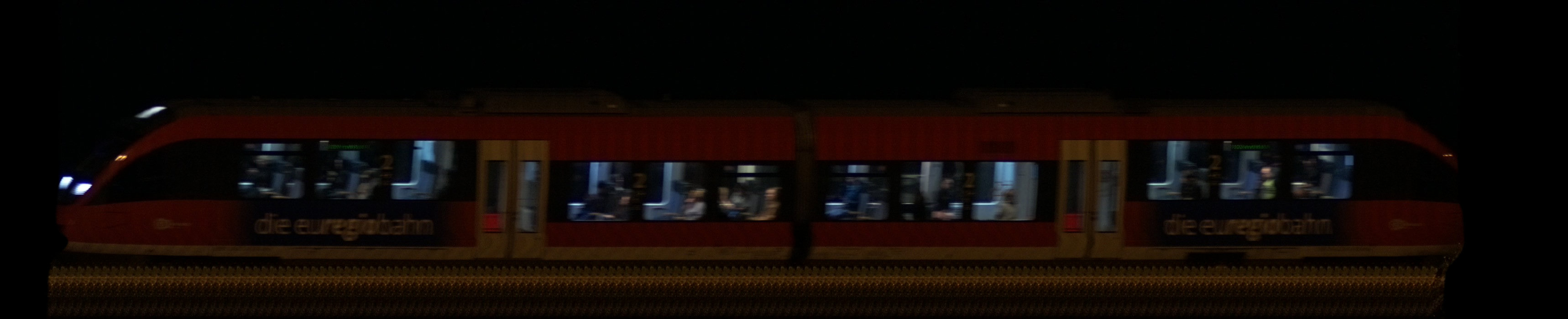 There should be a train photo here :'(