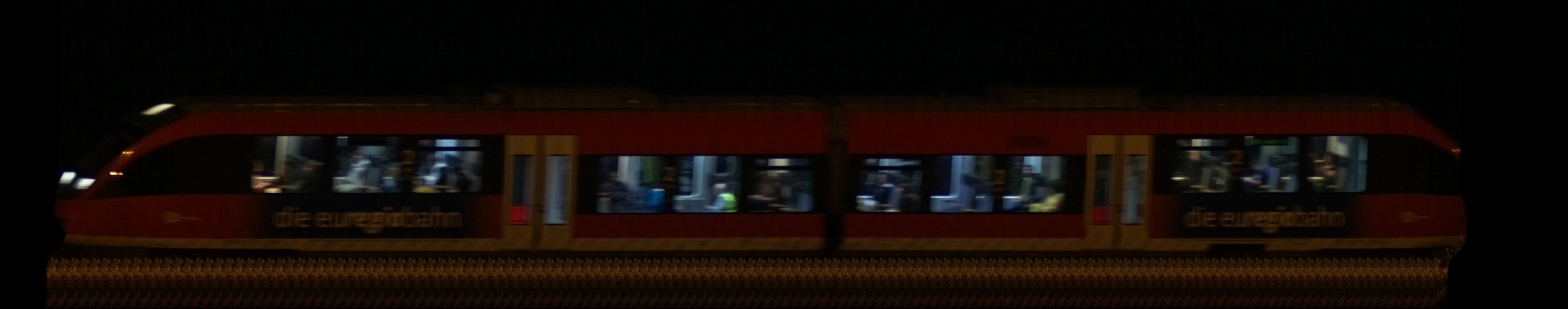 There should be a train photo here :'(