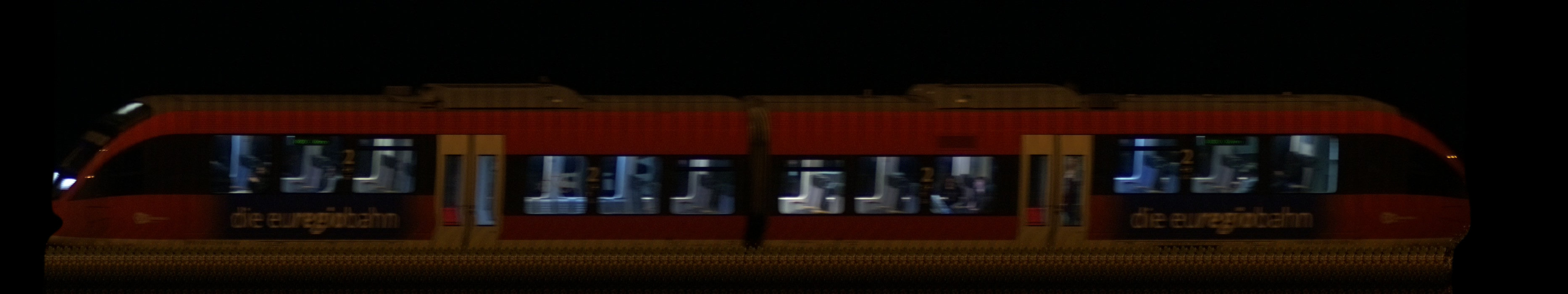 There should be a train photo here :'(