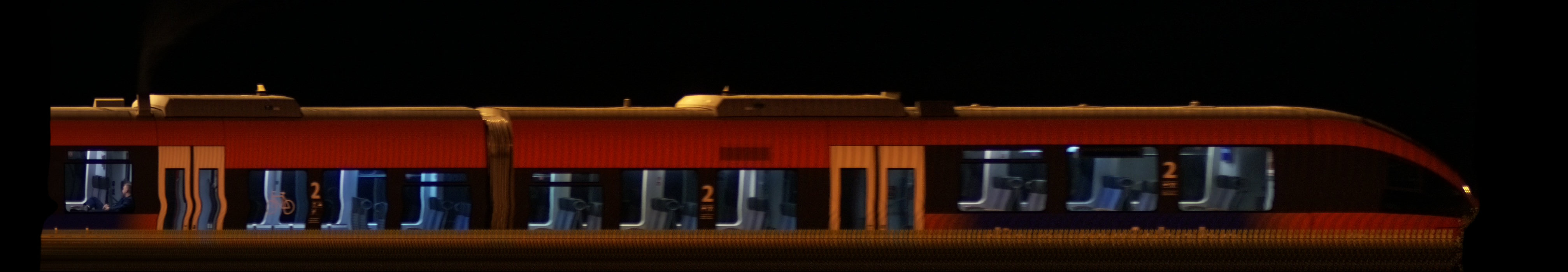 There should be a train photo here :'(